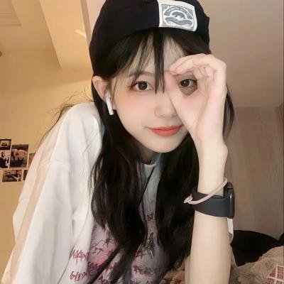 穿黑衣的女孩